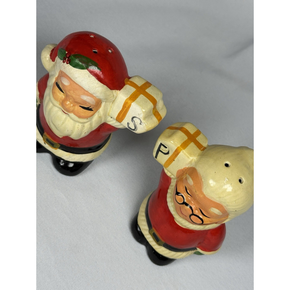 Vintage Mr & Mrs Santa Claus Salt & Pepper Set Holding Present Christmas Holiday - Picture 3 of 5